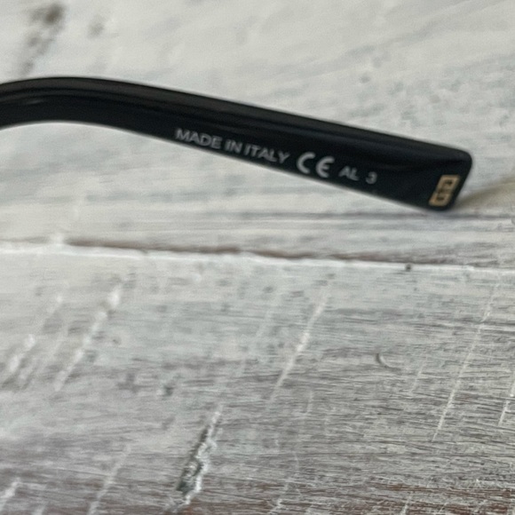 GIVENCHY cat eye rectangular sunnies - Picture 4 of 6